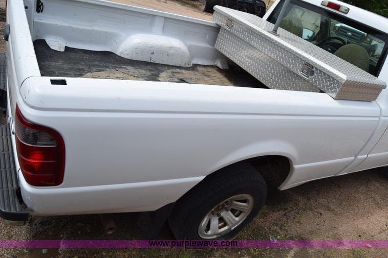 image for item J6639 2002 Ford Ranger pickup truck