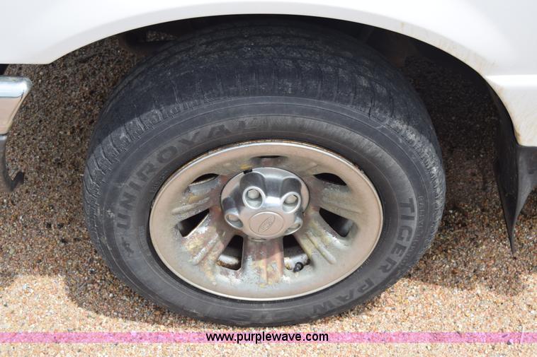 image for item J6639 2002 Ford Ranger pickup truck