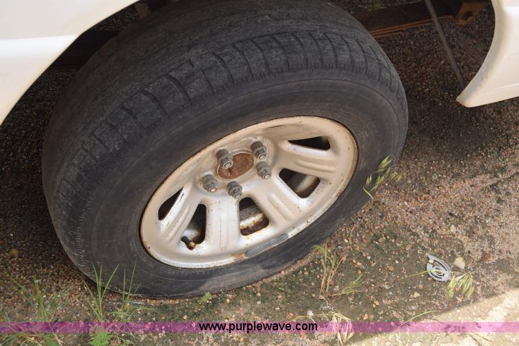 image for item J6639 2002 Ford Ranger pickup truck