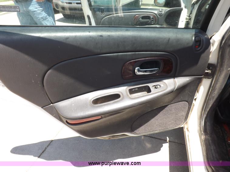 image for item K3971 2000 Chrylser Concorde