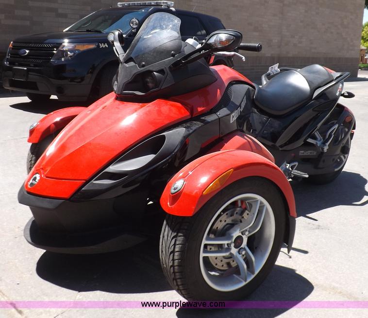 image for item K3972 2009 Can-am Spyder RT motorcycle