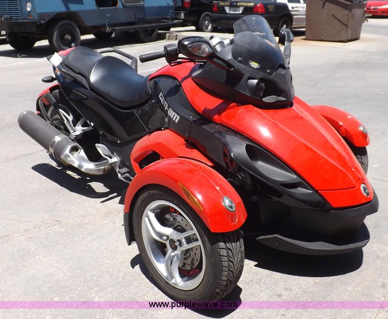 image for item K3972 2009 Can-am Spyder RT motorcycle