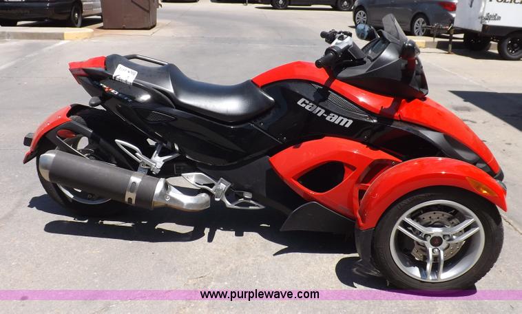 image for item K3972 2009 Can-am Spyder RT motorcycle