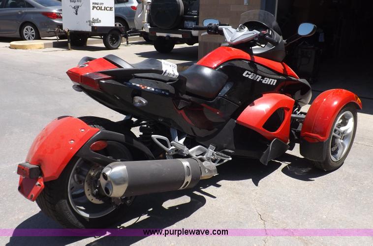 image for item K3972 2009 Can-am Spyder RT motorcycle