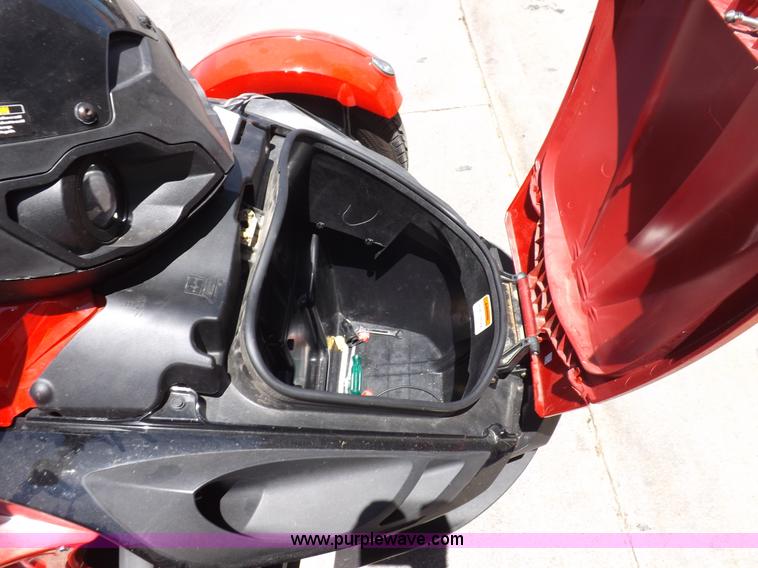 image for item K3972 2009 Can-am Spyder RT motorcycle