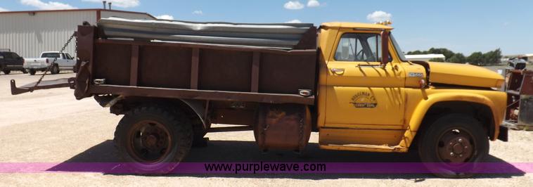 image for item K3985 1965 Chevrolet C60 dump truck