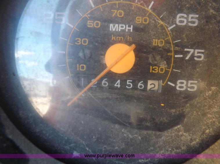 image for item K3986 1987 Chevrolet truck cab and chassis