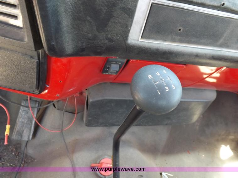 image for item K3986 1987 Chevrolet truck cab and chassis