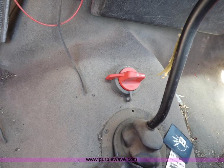 image for item K3986 1987 Chevrolet truck cab and chassis