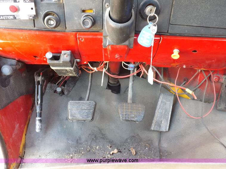 image for item K3986 1987 Chevrolet truck cab and chassis