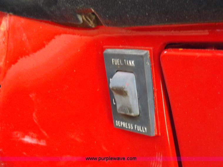 image for item K3986 1987 Chevrolet truck cab and chassis