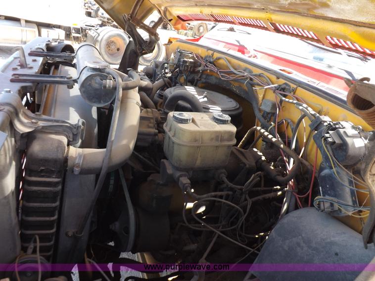 image for item K3986 1987 Chevrolet truck cab and chassis