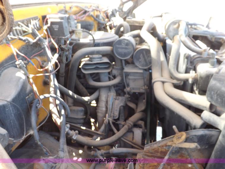 image for item K3986 1987 Chevrolet truck cab and chassis