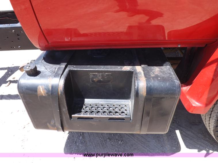 image for item K3986 1987 Chevrolet truck cab and chassis