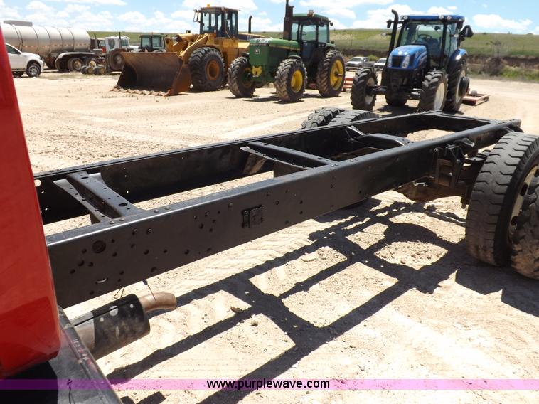 image for item K3986 1987 Chevrolet truck cab and chassis