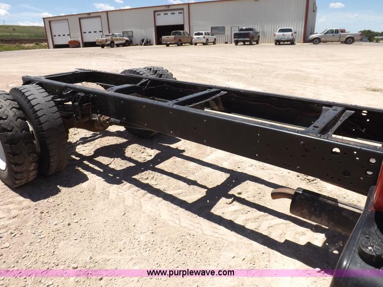 image for item K3986 1987 Chevrolet truck cab and chassis