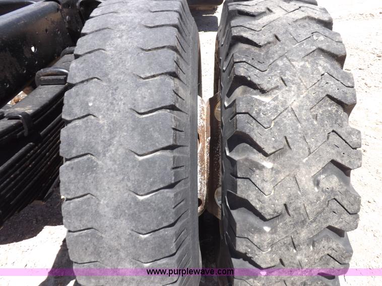 image for item K3986 1987 Chevrolet truck cab and chassis