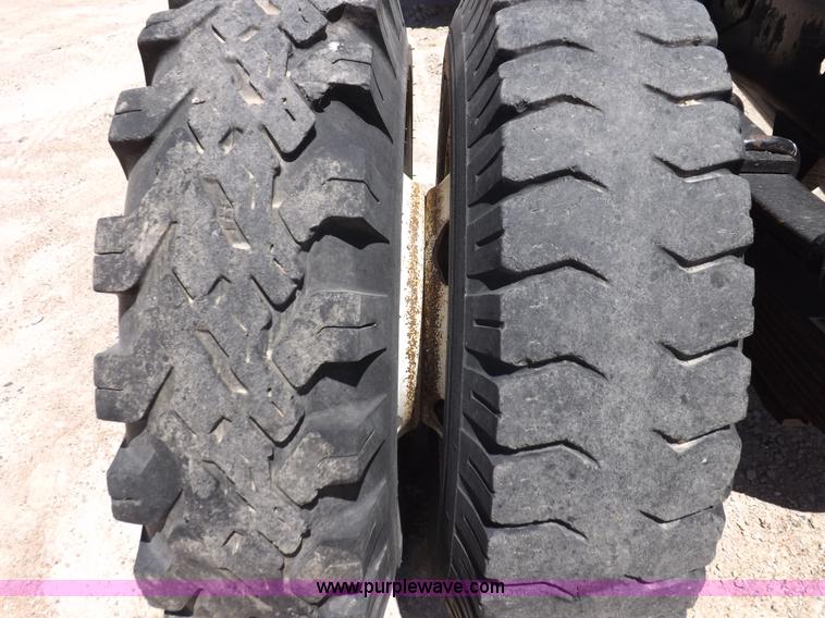 image for item K3986 1987 Chevrolet truck cab and chassis