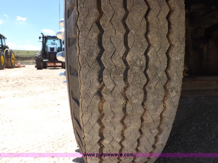 image for item K3986 1987 Chevrolet truck cab and chassis