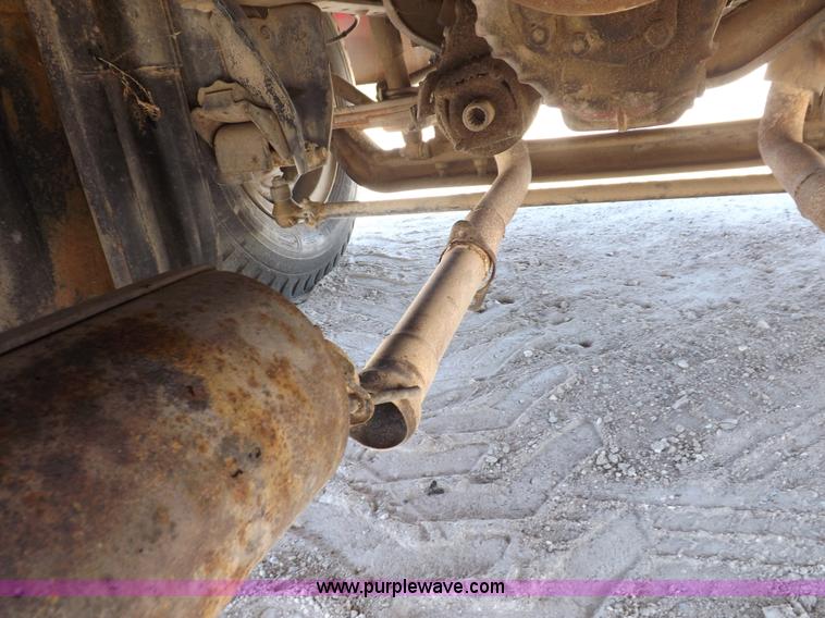 image for item K3986 1987 Chevrolet truck cab and chassis