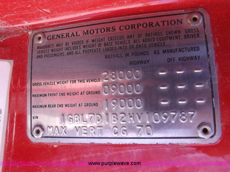 image for item K3986 1987 Chevrolet truck cab and chassis