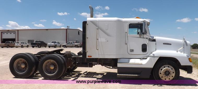 image for item K3987 1992 Freightliner FLD120 semi truck