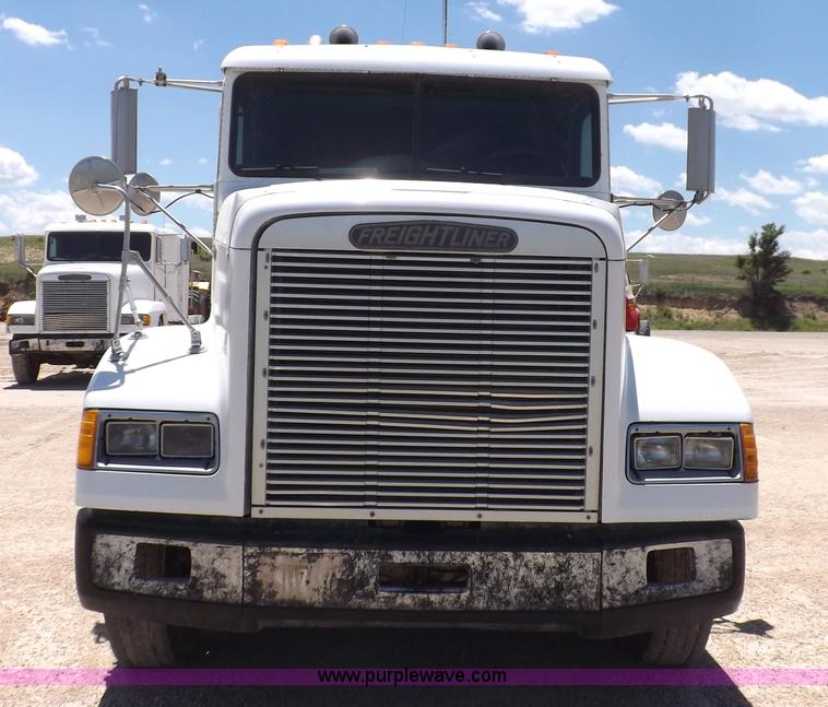 image for item K3987 1992 Freightliner FLD120 semi truck