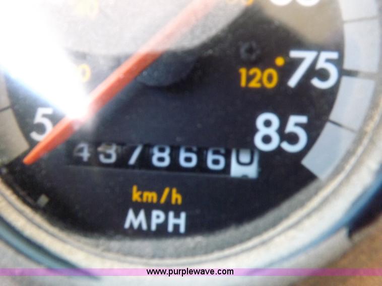 image for item K3987 1992 Freightliner FLD120 semi truck