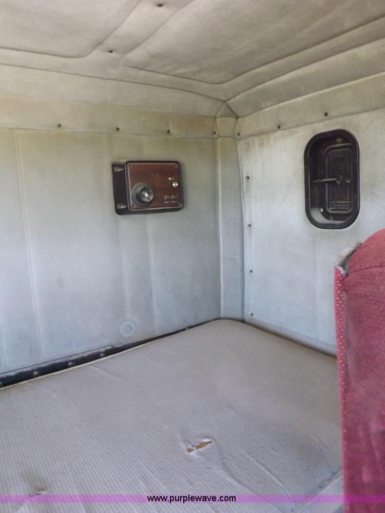 image for item K3987 1992 Freightliner FLD120 semi truck