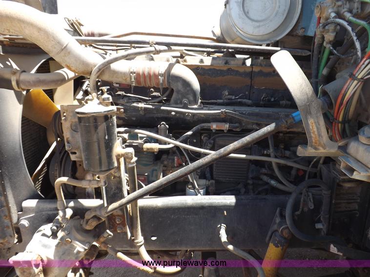 image for item K3987 1992 Freightliner FLD120 semi truck