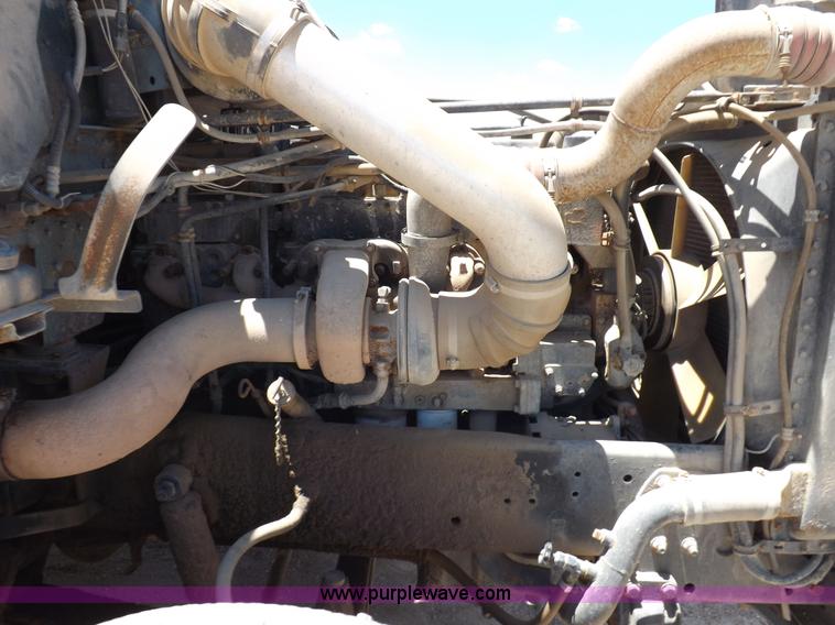 image for item K3987 1992 Freightliner FLD120 semi truck