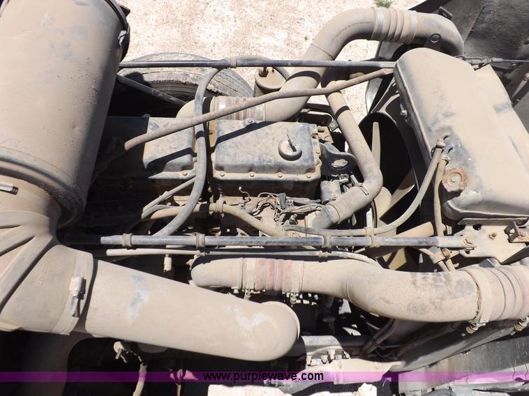 image for item K3987 1992 Freightliner FLD120 semi truck