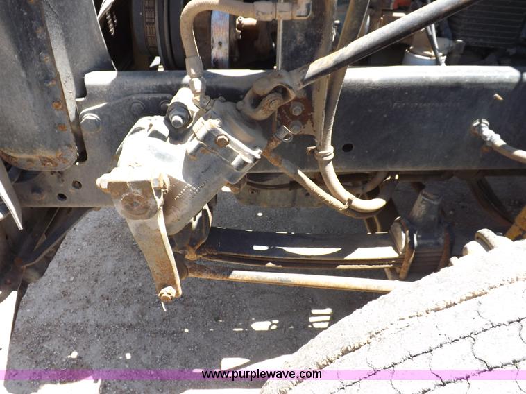 image for item K3987 1992 Freightliner FLD120 semi truck