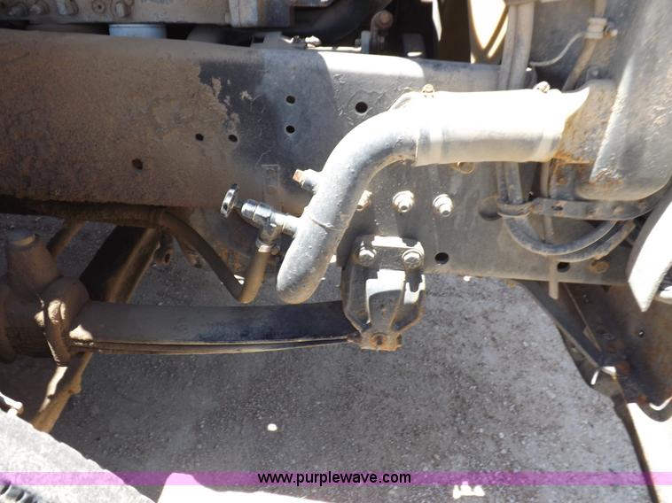 image for item K3987 1992 Freightliner FLD120 semi truck