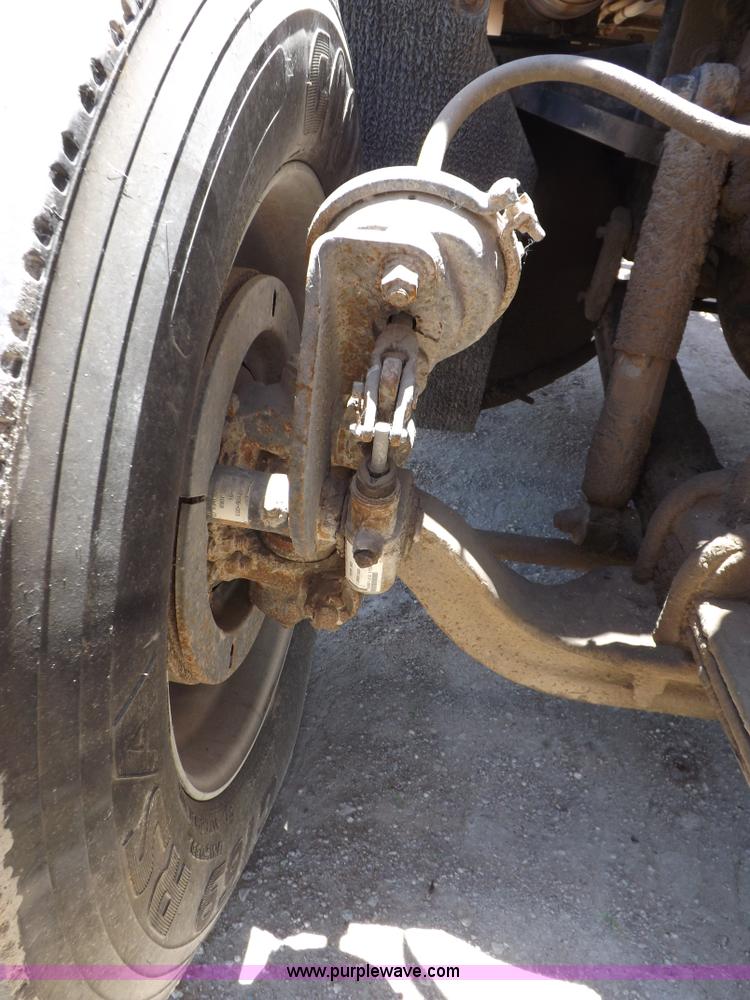 image for item K3987 1992 Freightliner FLD120 semi truck