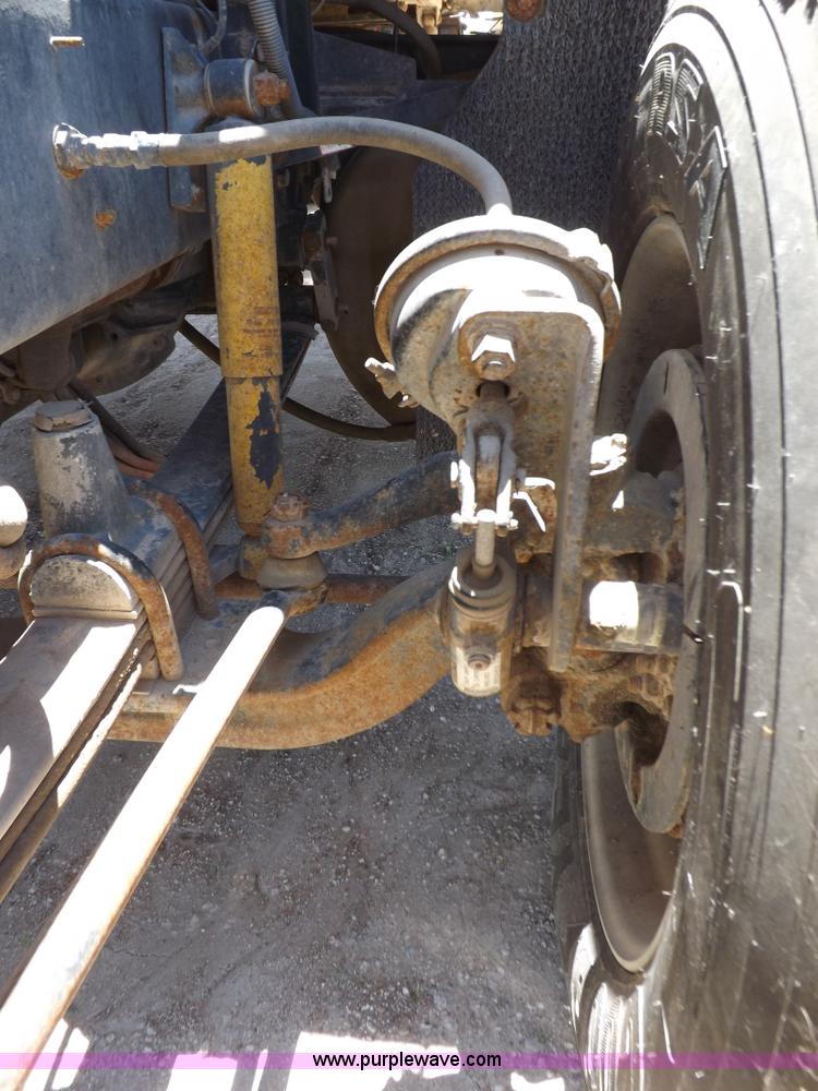 image for item K3987 1992 Freightliner FLD120 semi truck