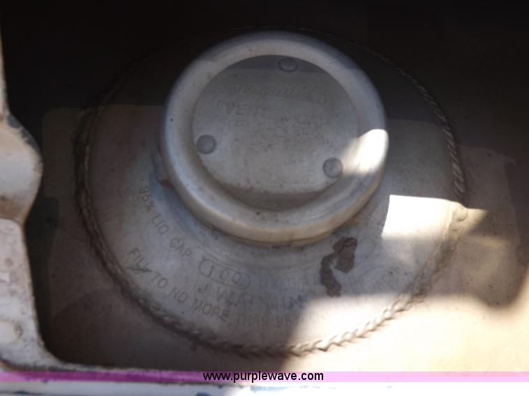 image for item K3987 1992 Freightliner FLD120 semi truck