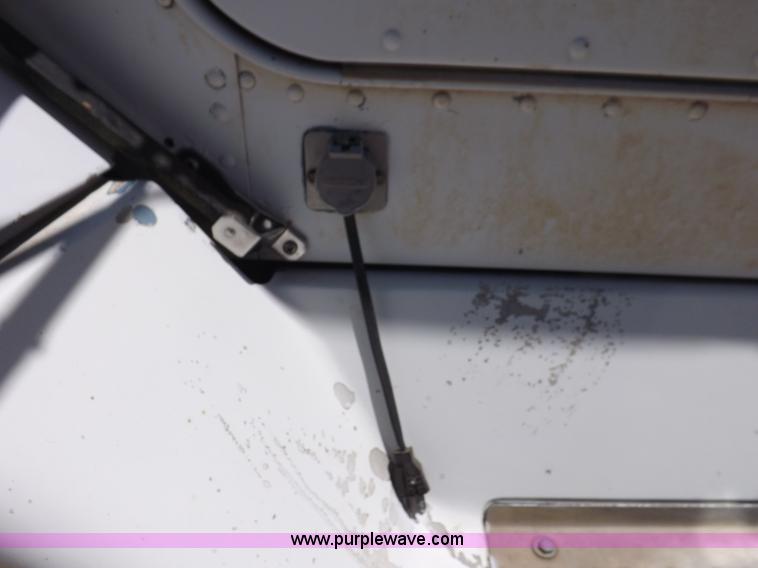 image for item K3987 1992 Freightliner FLD120 semi truck