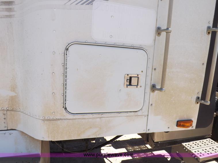 image for item K3987 1992 Freightliner FLD120 semi truck
