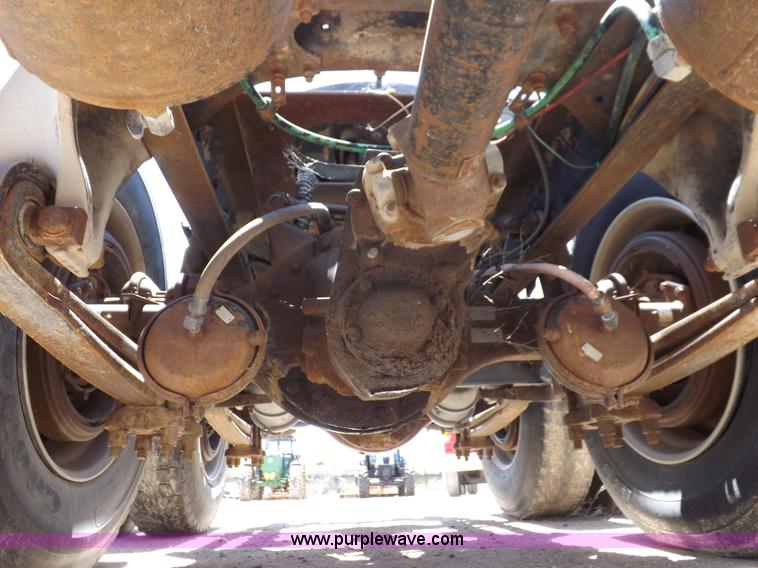 image for item K3987 1992 Freightliner FLD120 semi truck