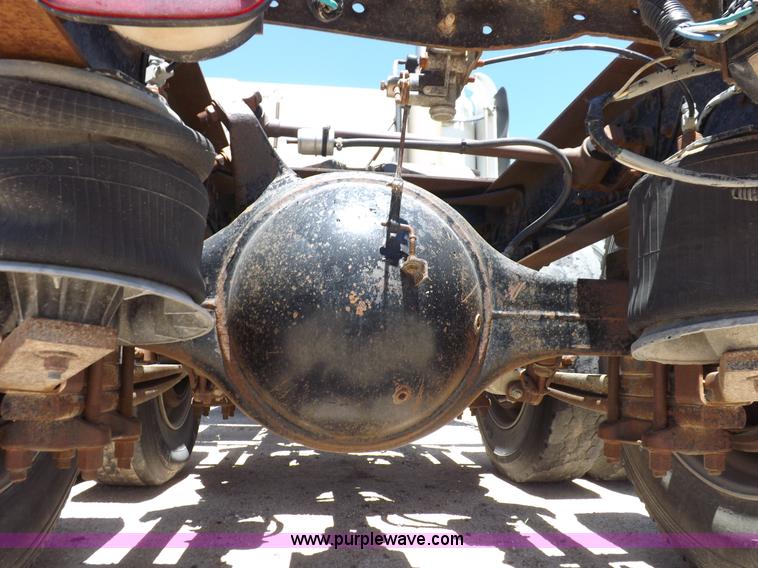 image for item K3987 1992 Freightliner FLD120 semi truck