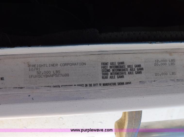 image for item K3987 1992 Freightliner FLD120 semi truck