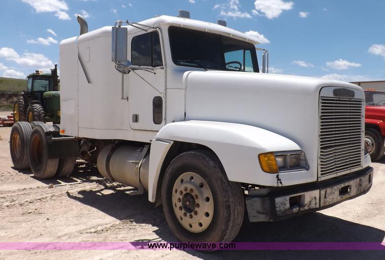 image for item K3988 1992 Freightliner FLD120 semi truck