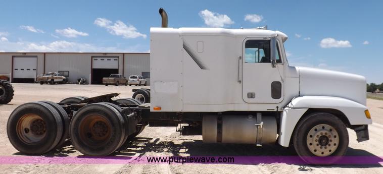 image for item K3988 1992 Freightliner FLD120 semi truck