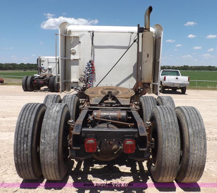 image for item K3988 1992 Freightliner FLD120 semi truck