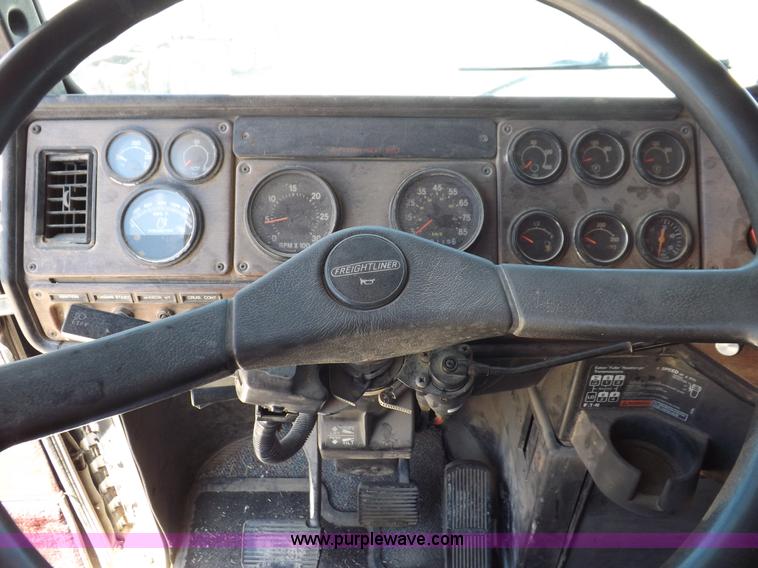 image for item K3988 1992 Freightliner FLD120 semi truck