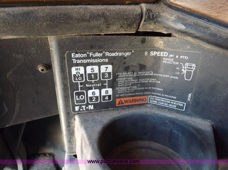 image for item K3988 1992 Freightliner FLD120 semi truck