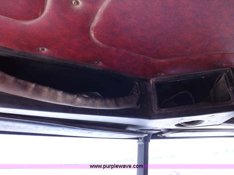 image for item K3988 1992 Freightliner FLD120 semi truck