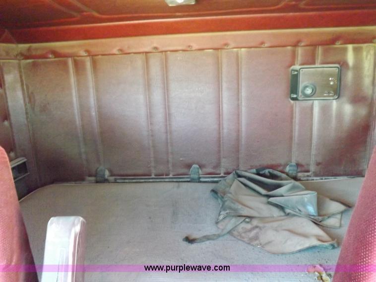 image for item K3988 1992 Freightliner FLD120 semi truck