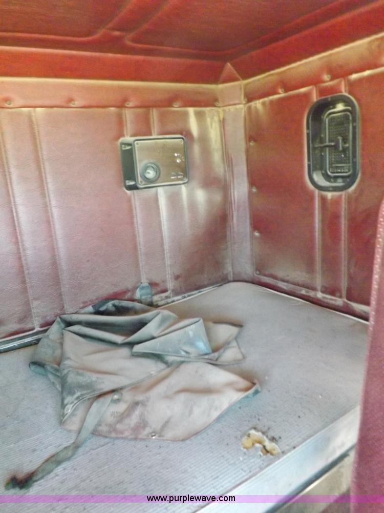 image for item K3988 1992 Freightliner FLD120 semi truck